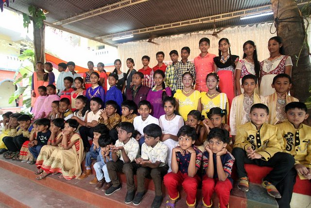 Ấn Độ: Trường học nhiều cặp sinh đôi nhất thế giới - 1