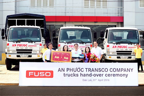 FUSO Việt Nam bàn giao lô xe tải đầu tiên cho Công ty An Phước - 1