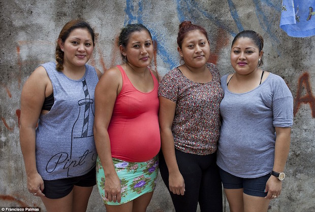 Mexico: 4 chị em kiếm bộn tiền nhờ cho thuê tử cung - 1