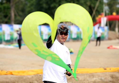 Cận cảnh diều rắn dài trăm mét trên bầu trời Thủ đô - 4