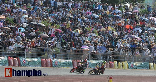 Tay đua mất giải vì tai nạn thót tim ngay vạch đích - 12