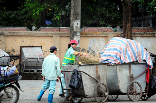 Ảnh: Những người miệt mài làm việc “quên” ngày 1/5 - 4