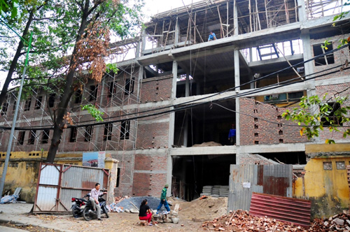 Ảnh: Những người miệt mài làm việc “quên” ngày 1/5 - 7