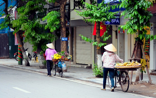 Ảnh: Những người miệt mài làm việc “quên” ngày 1/5 - 13