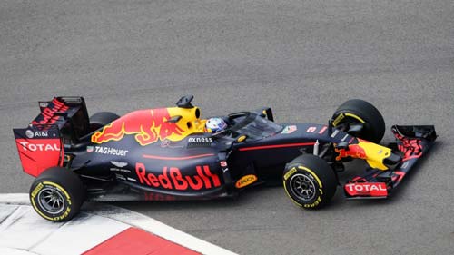 F1, Russian GP: "Sao quả tạ" ám hại Vettel - 2