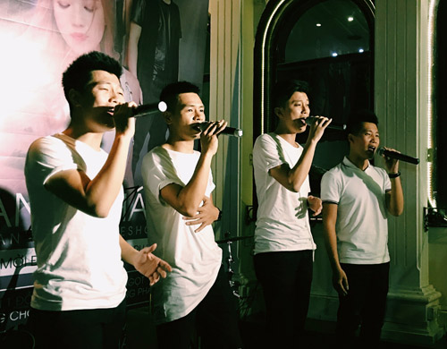 Trang Pháp gợi cảm khoe dáng bên chị gái xinh đẹp - 5