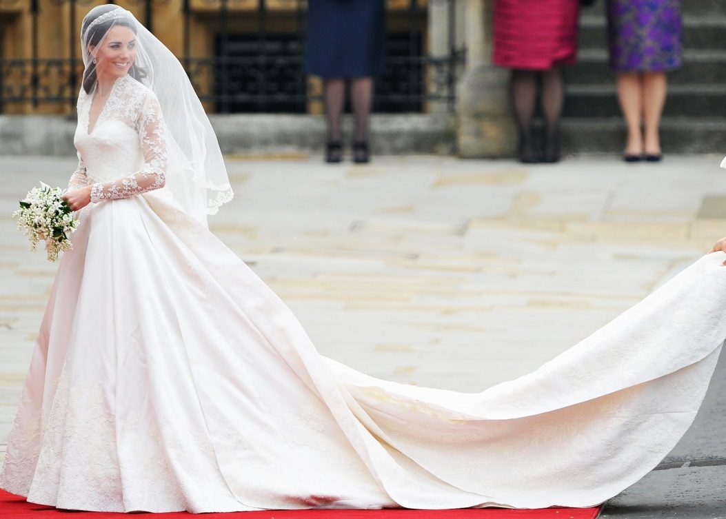 7 bộ váy cưới hoàng gia xa xỉ nhất hành tinh - 1