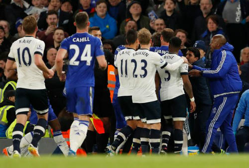 Vuột ngai vàng, sao Tottenham gây sự với Chelsea - 2