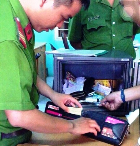 CSHS nổ súng, rượt đuổi 2 tên trộm trên phố Sài Gòn - 2