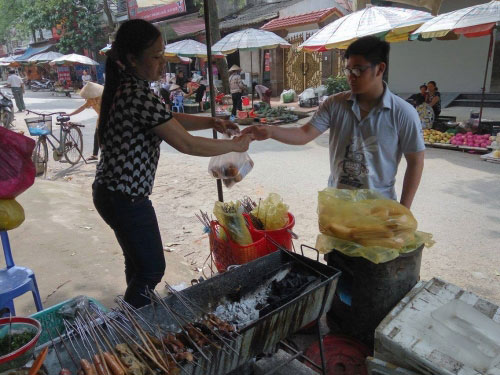 Lên Lạng Sơn nhớ ăn thử bánh mì nướng dầu hào - 3