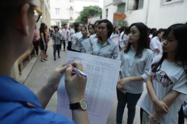 Sáng nay, gần 70.000 thí sinh thi vào ĐHQG HN - 7