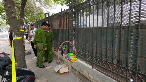 Trẻ sơ sinh bị bỏ rơi trong túi ni lông công bến xe Mỹ Đình