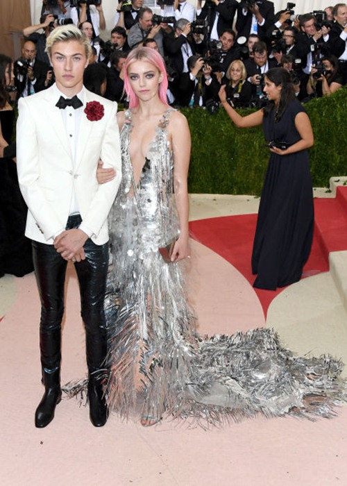 Váy áo bình dân &#34;đổ bộ&#34; thảm đỏ Met Gala - 5