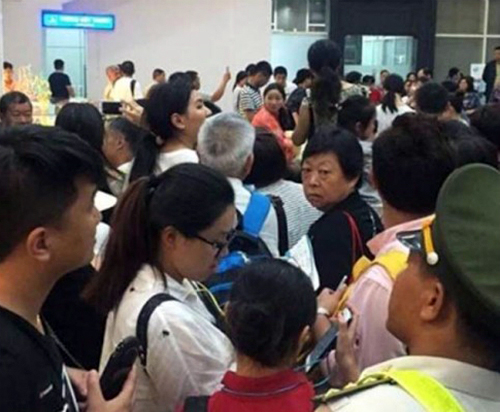 Xử phạt nhân viên sân bay đánh hành khách Trung Quốc - 1