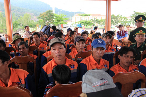 Đẫm nước mắt ngày gặp mặt 34 ngư dân gặp nạn ở Hoàng Sa - 10