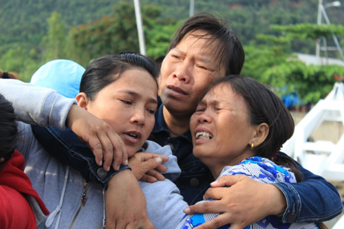 Đẫm nước mắt ngày gặp mặt 34 ngư dân gặp nạn ở Hoàng Sa - 8