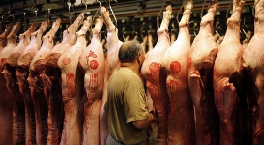TQ chìm sâu trong khủng hoảng thịt lợn vì giá tăng kỷ lục - 1
