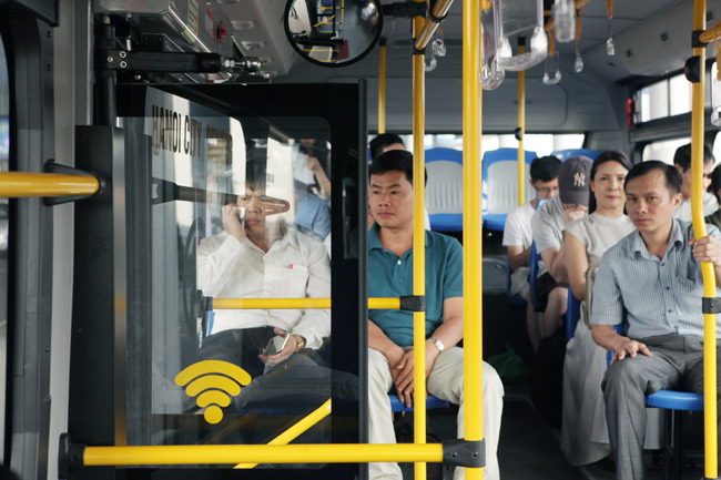 Trải nghiệm xe buýt "5 sao" của Thủ đô - 5