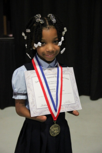 Bé 7 tuổi không tay đoạt giải chữ đẹp quốc gia Mỹ - 3