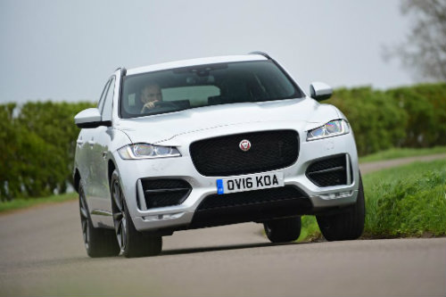So kè Jaguar F-Pace, Land Rover Discovery Sport và BMW X3 - 4