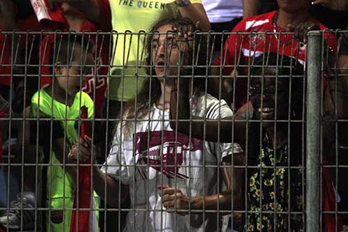 "Bão" CĐV Hải Phòng làm nổi sóng sân Hàng Đẫy - 4