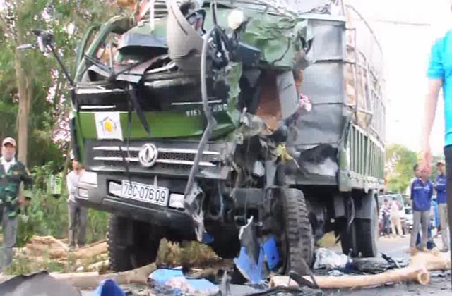 2 ô tô lao vào nhau trong đêm, 14 người gặp nạn - 3