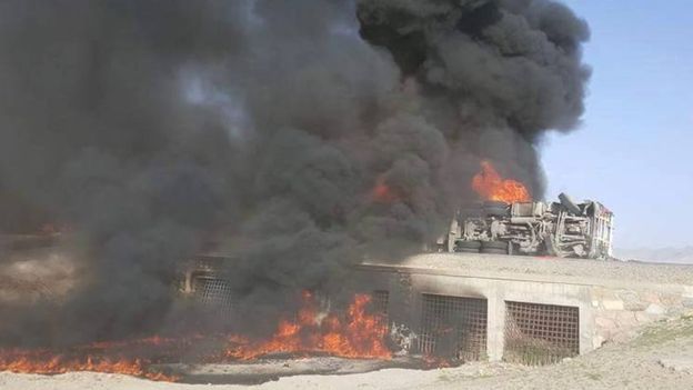 Tai nạn ở Afganistan - Xe bus đâm xe chở dầu 73 người chết