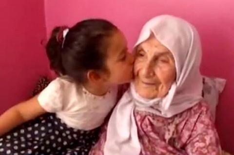 Cụ bà 111 tuổi sống lâu bằng cách… cười mỗi ngày - 1