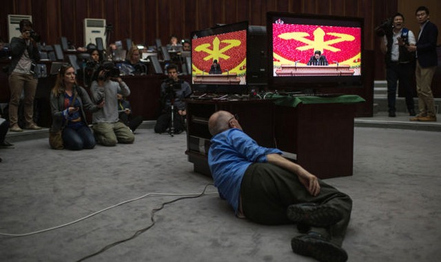 Kim Jong-un đổi thái độ: Quyết mở rộng kho hạt nhân - 2