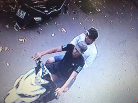 Trộm bẻ khóa, 'cuỗm' xe máy SH trong vòng 10 giây - 2