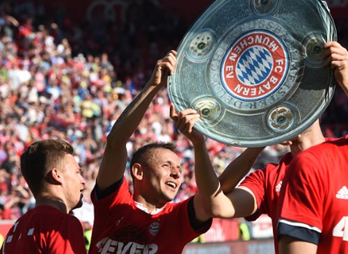 Bayern lập poker Bundesliga: Kỷ lục "thường ở huyện" - 1
