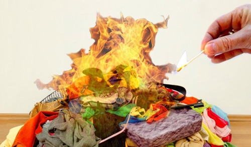 5 vật tuyệt đối đừng đốt để tránh "tai bay vạ gió" - 1