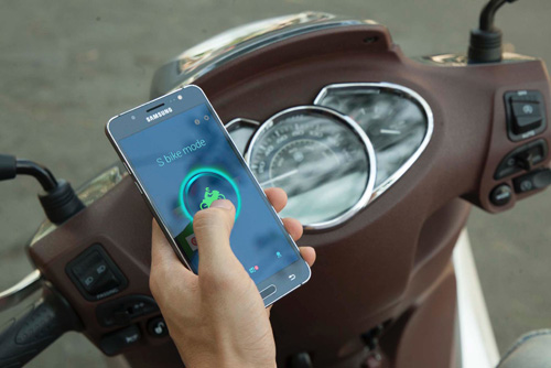 S-Bike của Galaxy J (2016) giúp tăng cường an toàn khi đi xe máy - 1