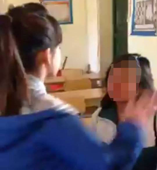 Sẽ kỷ luật nữ sinh tát bạn 50 cái, chảy máu mũi - 1