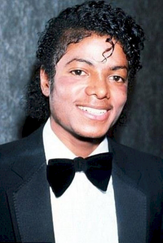 The impressive 25 years of "plastic surgery" of pop king Michael Jackson - 3