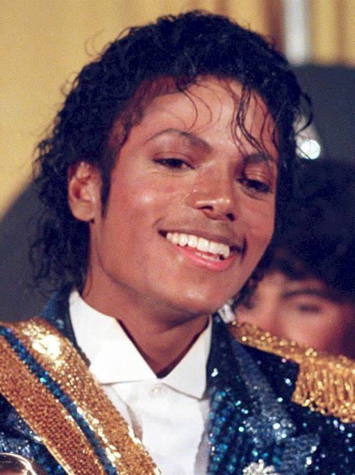 The impressive 25 years of "plastic surgery" of pop king Michael Jackson - 4