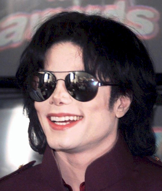 The impressive 25 years of "plastic surgery" of pop king Michael Jackson - 7