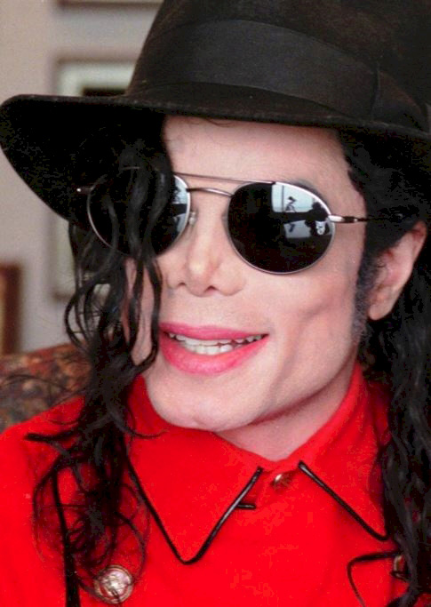 25 years of impressive "plastic surgery" of pop king Michael Jackson - 8