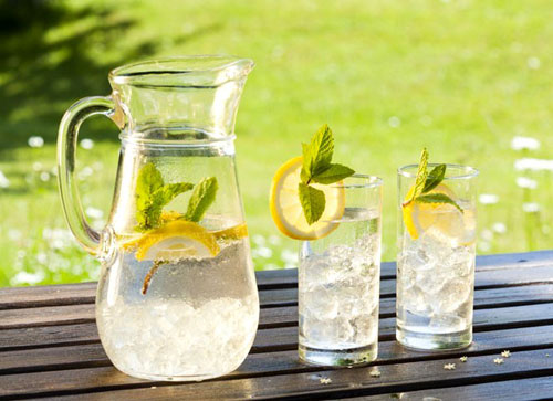 Nỗi lo nước đá bẩn gây ảnh hưởng tới sức khỏe người dùng - 3