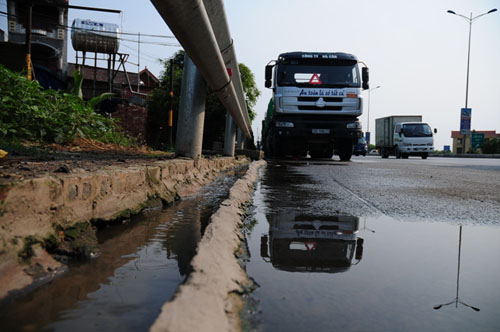 Tắm heo, “tắm” cả người đi trên cao tốc HN-Bắc Giang - 8