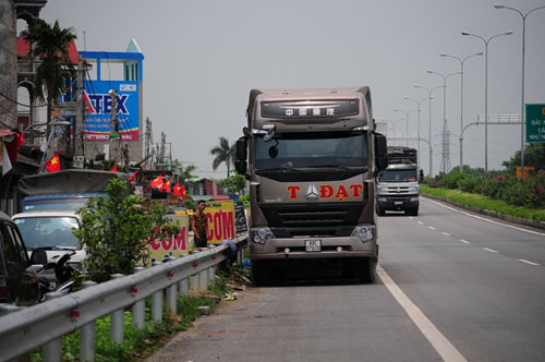 Tắm heo, “tắm” cả người đi trên cao tốc HN-Bắc Giang - 9