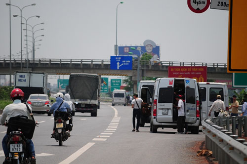 Tắm heo, “tắm” cả người đi trên cao tốc HN-Bắc Giang - 14