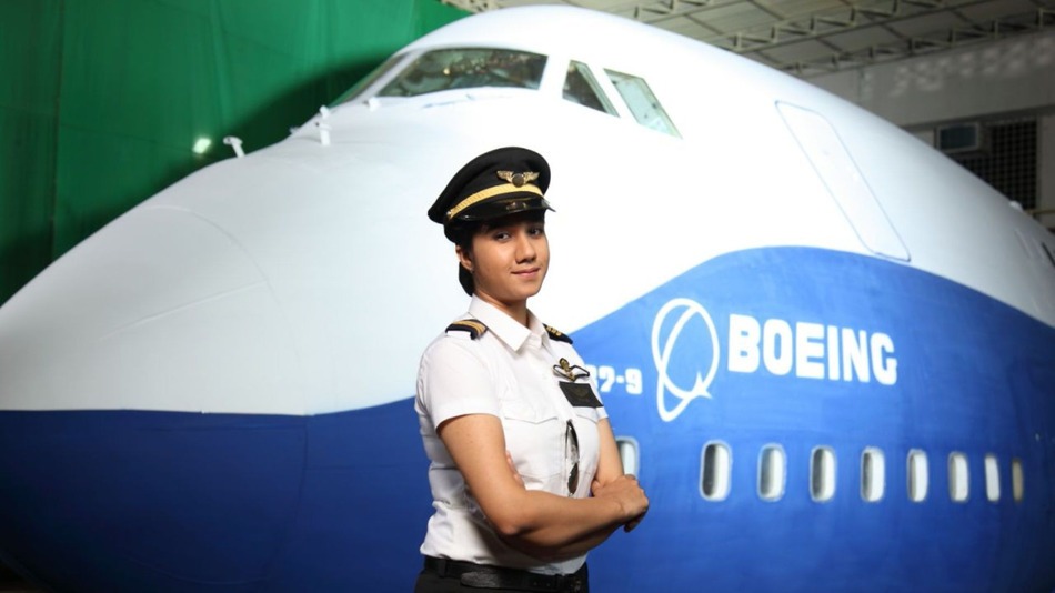 Gặp nữ phi công xinh đẹp trẻ nhất Ấn Độ - 1