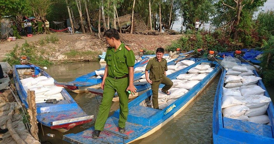 Mật phục tóm gọn băng buôn lậu ở vùng biên - 3