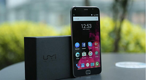 Điện thoại UM Touch với nhiều chức năng độc và lạ - 1