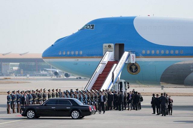 Nơi đặt máy bay Không lực Một của Obama bị dọa đánh bom - 3