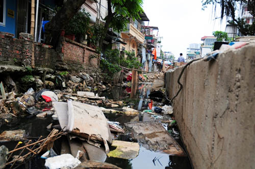 HN: 8 năm không xong 1km mương, dân sống chung với muỗi - 5