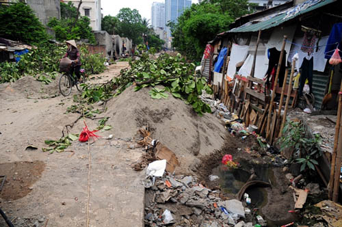 HN: 8 năm không xong 1km mương, dân sống chung với muỗi - 6