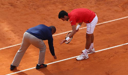 Động đến trọng tài, Djokovic đối mặt với án phạt - 1