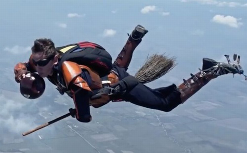 Sốc: Tái hiện trò chơi trong Harry Potter ở độ cao hơn 4 cây số trên không - 2